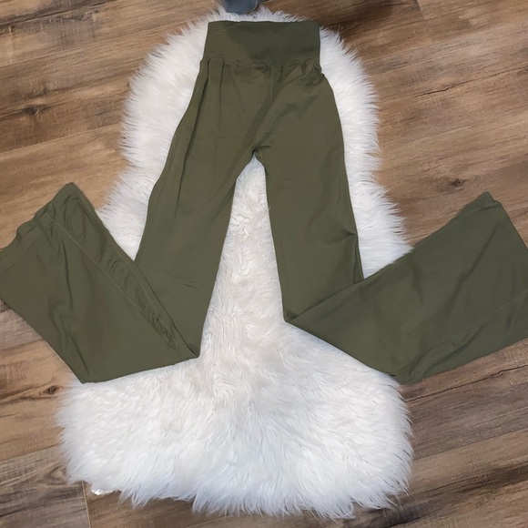NEW Free People FP Movement Moss Green Good Karma Flare Leggings XS/Small - Picture 4 of 6